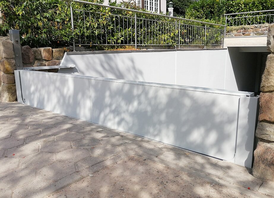 Hochwasser‑Barriere für Grundstücks‑ und Tiefgarageneinfahrten