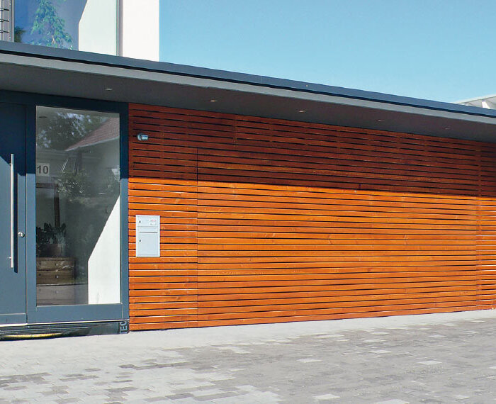 Garagentor mit umlaufender Dichtung für Hochwasserschutz