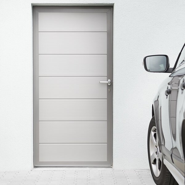 Nebentür mit Paneelfüllung