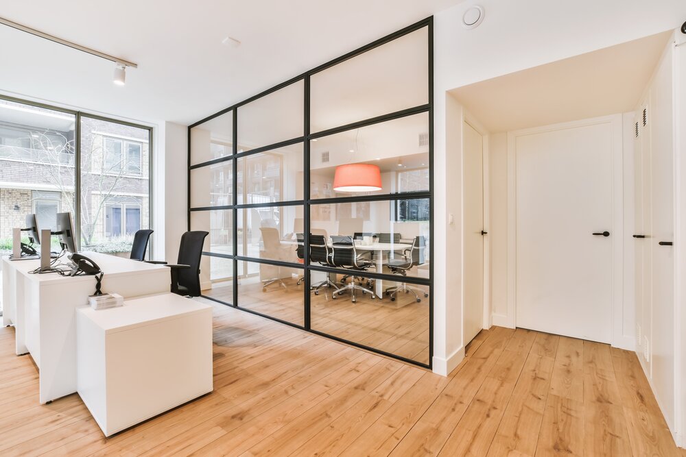 Loftsystem mit Glas als Raumteiler im Büro