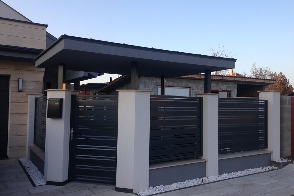 Tore und Zäune aus Aluminium