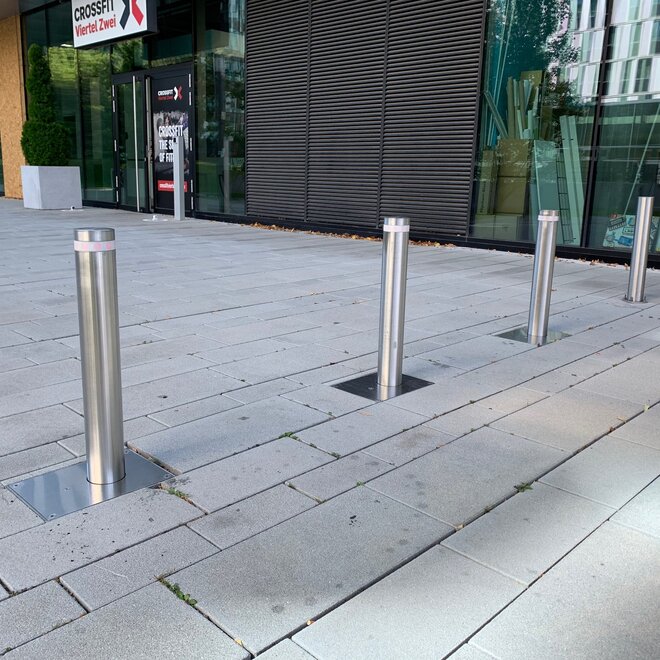 Automatically retractable bollards